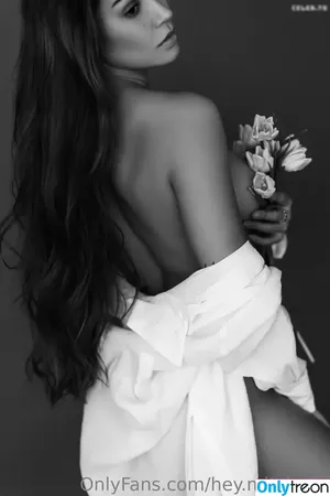 nude photo #0004