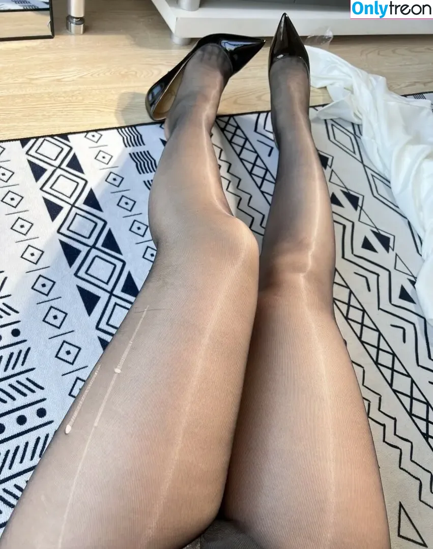 是120斤的小王同学 nude photo #0043 (是120斤的小王同学)