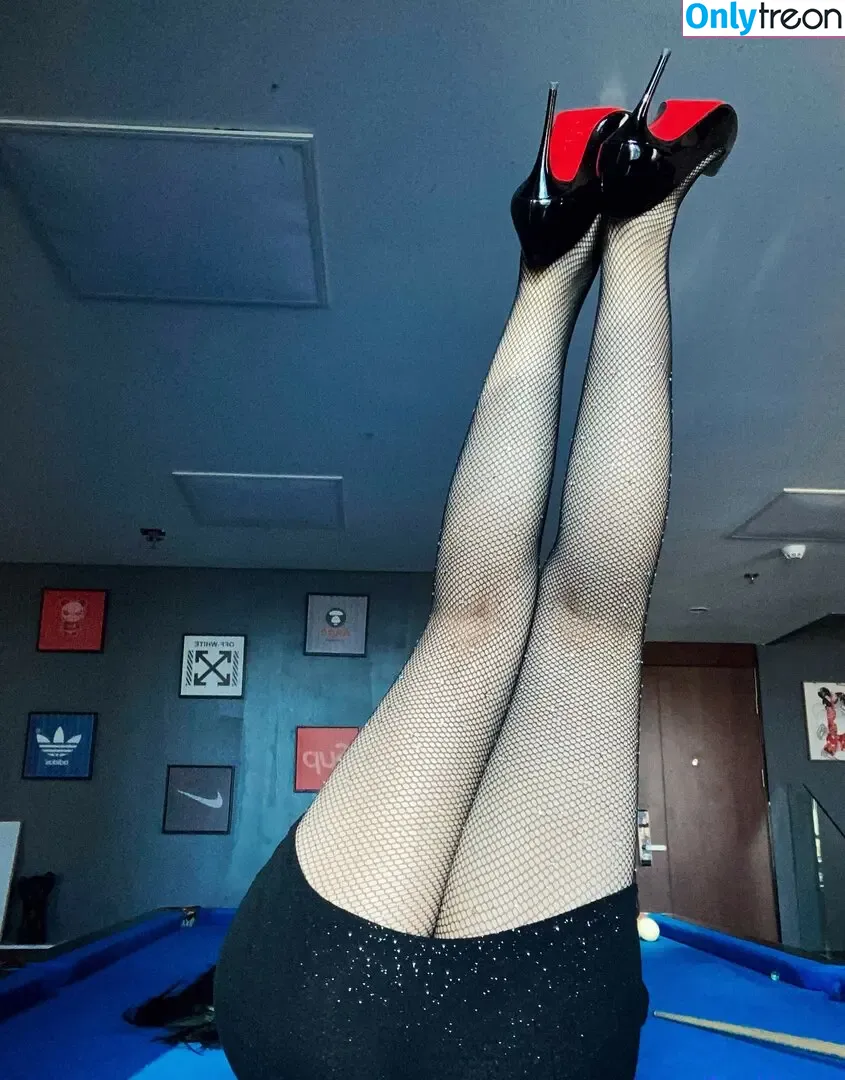 是120斤的小王同学 nude photo #0103 (是120斤的小王同学)