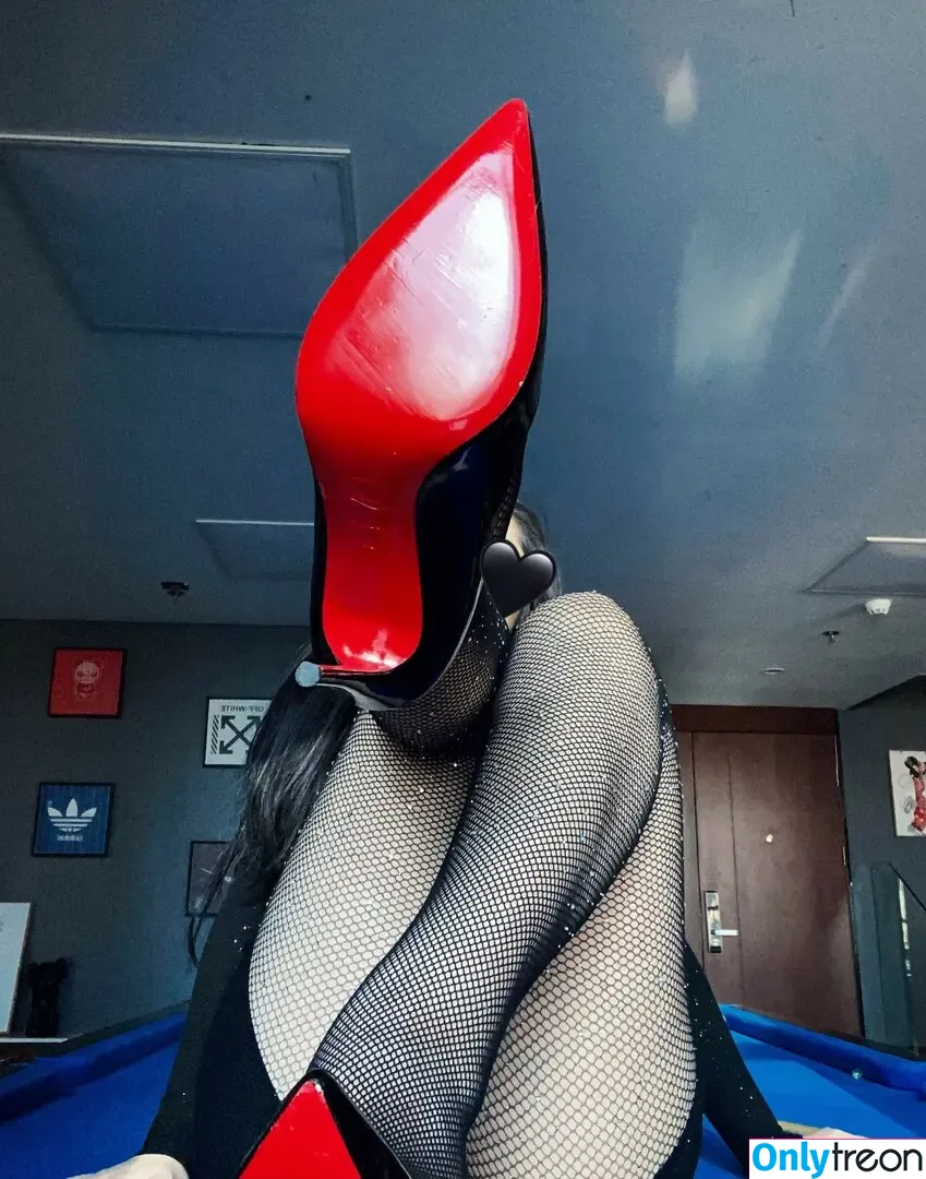 是120斤的小王同学 nude photo #0111 (是120斤的小王同学)