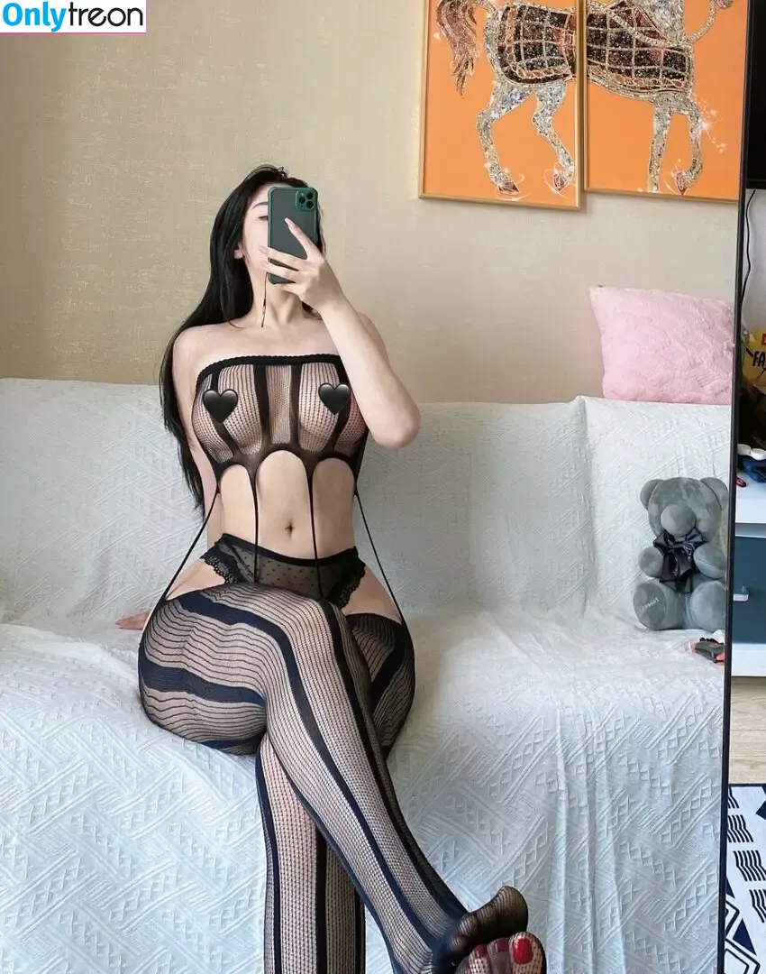是120斤的小王同学 nude photo #0414 (是120斤的小王同学)