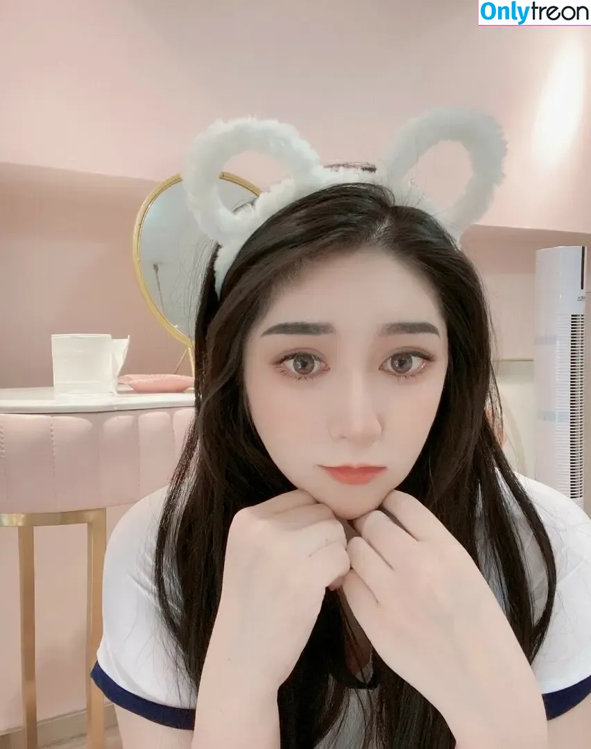 是120斤的小王同学 nude photo #0460 (是120斤的小王同学)