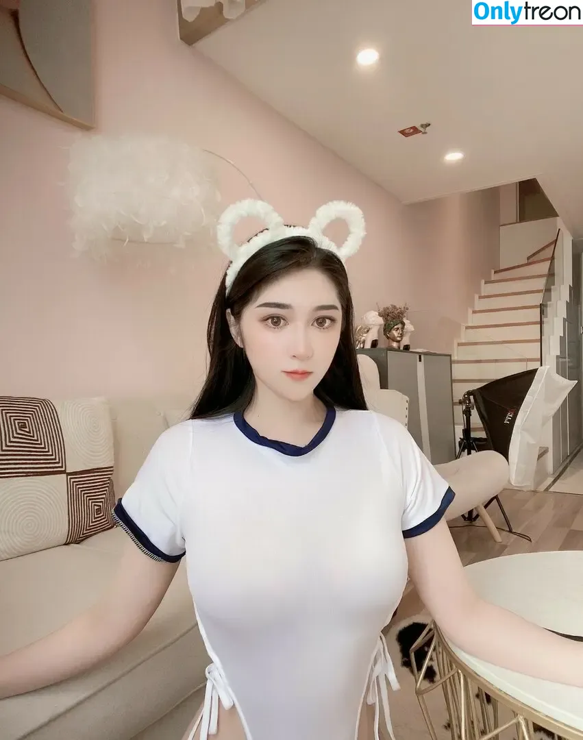 是120斤的小王同学 nude photo #0462 (是120斤的小王同学)