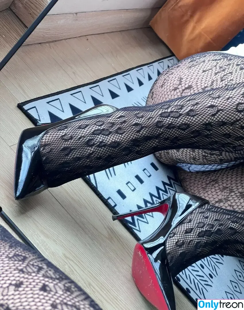 是120斤的小王同学 nude photo #0598 (是120斤的小王同学)