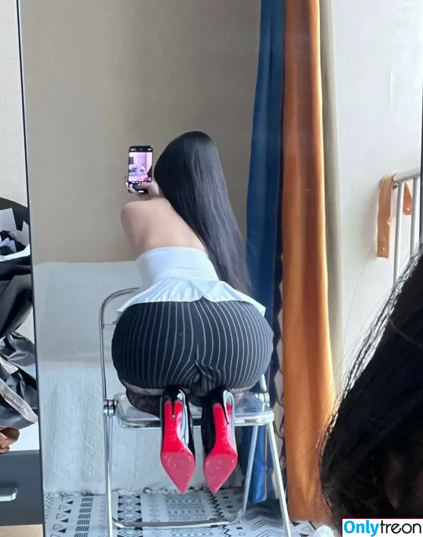 是120斤的小王同学 nude photo #0829 (是120斤的小王同学)