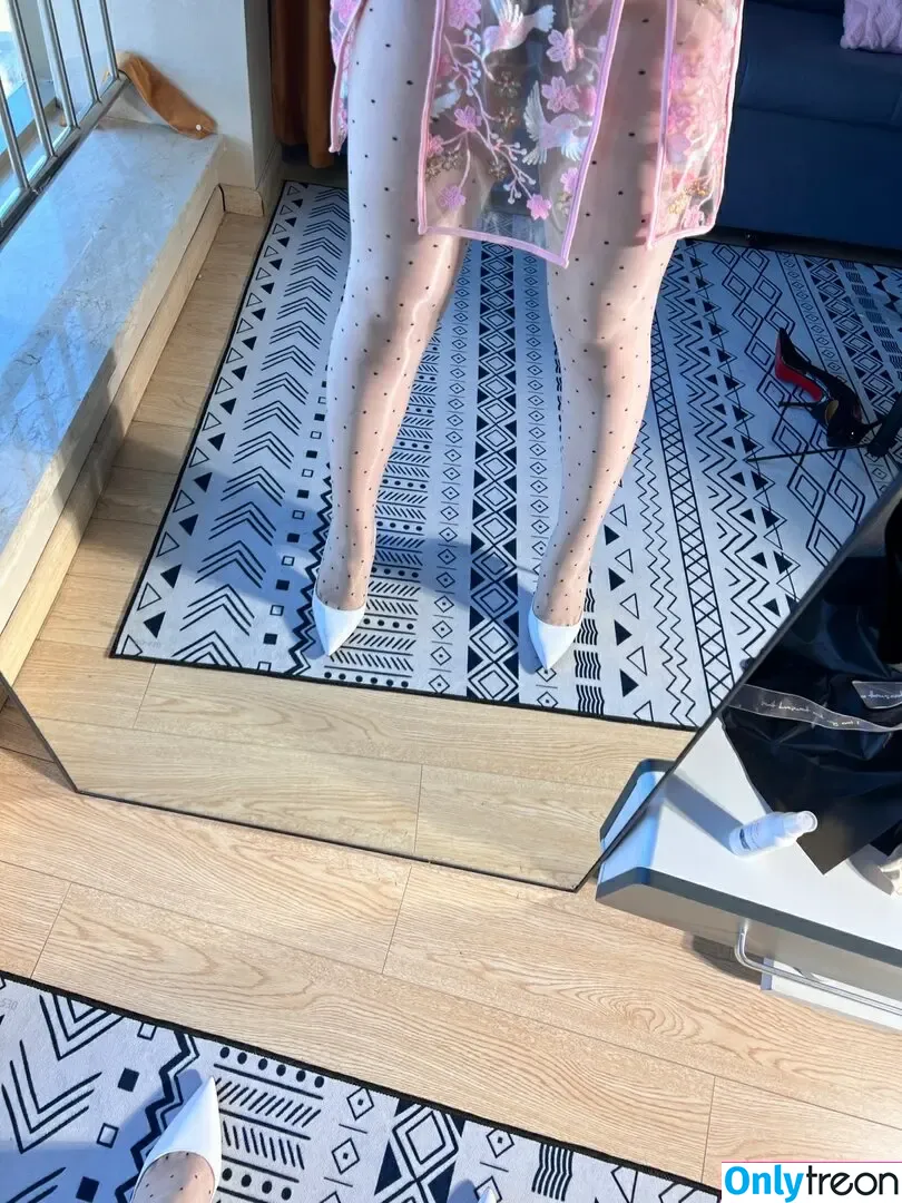 是120斤的小王同学 nude photo #1343 (是120斤的小王同学)
