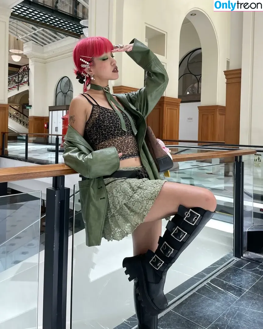 14strk nude photo #0006 (Elle Hioe / itselleokay)