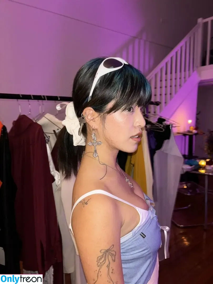 14strk nude photo #0011 (Elle Hioe / itselleokay)