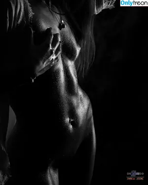  nude photo #0002