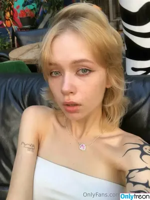 nude photo #0004