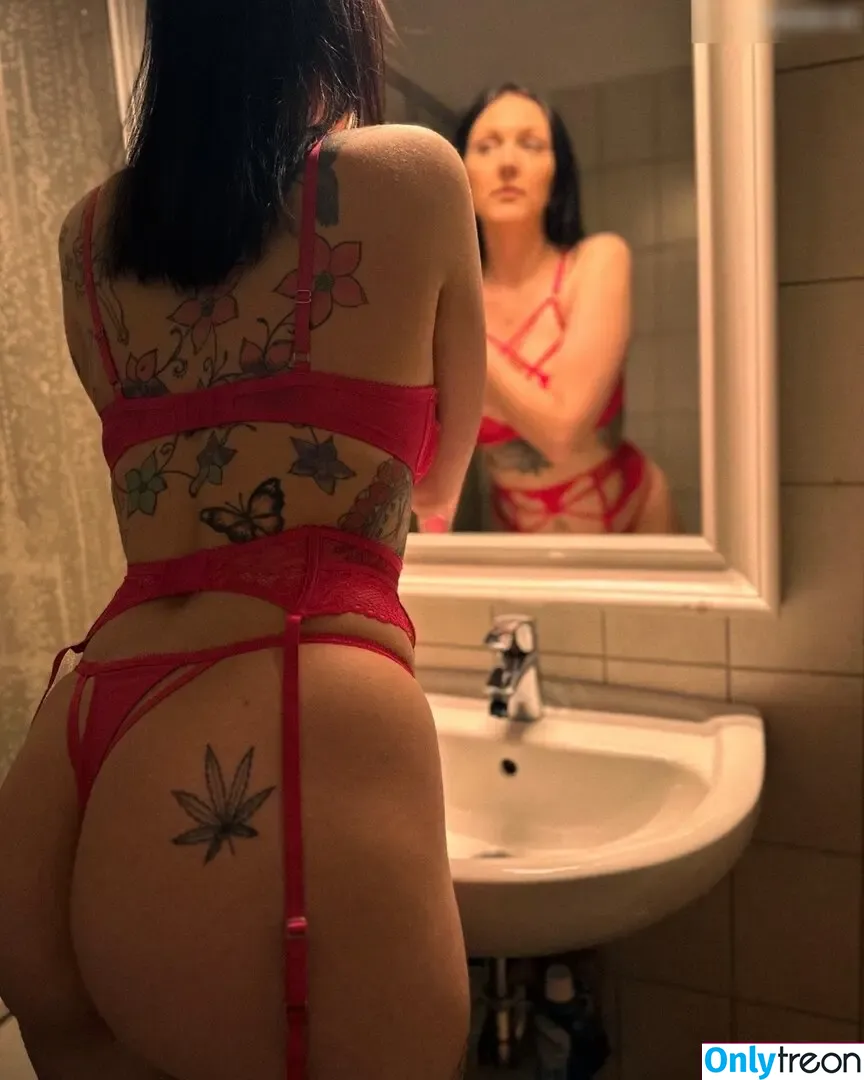 96_trixi nude photo #0006 (u335395094)