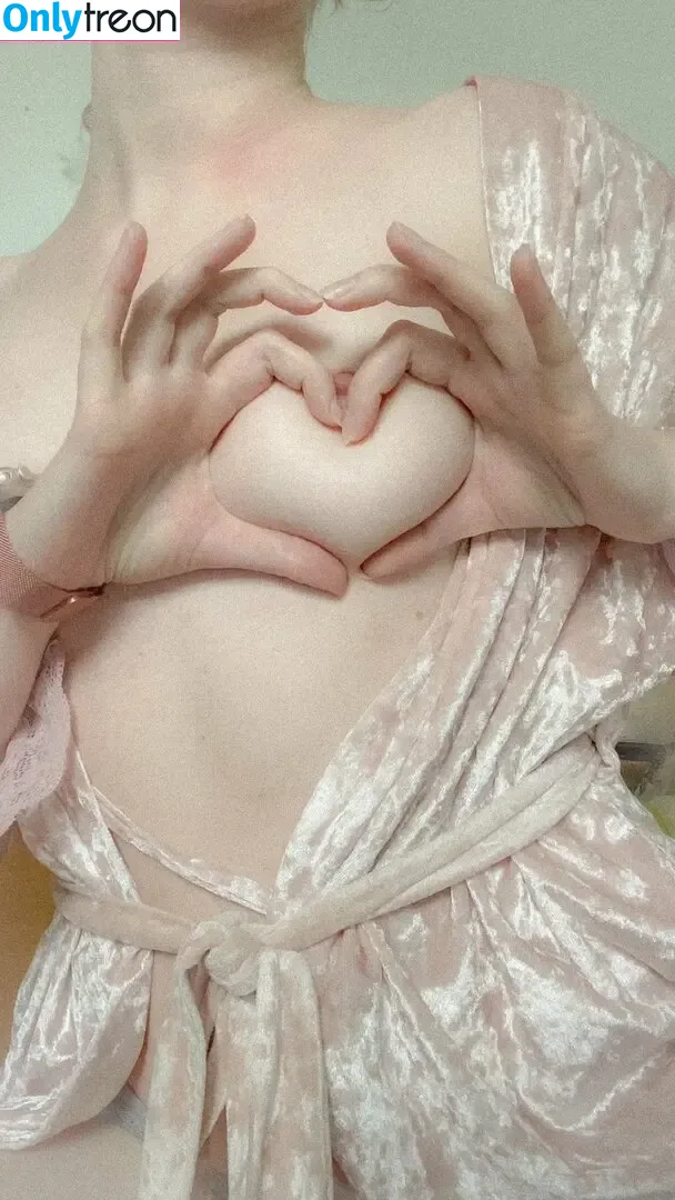 a_selkie nude photo #0004 (a.selkie.reads / selkieskins)