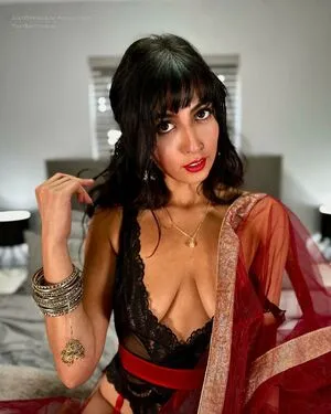 Aaliyah Yasin / _thatbritishcouple / aaliyah.yasin / thatbritishg1rl nude photo #0055
