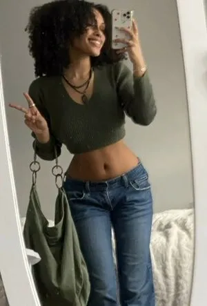 Aaliyeezy / theallierae nude photo #0009