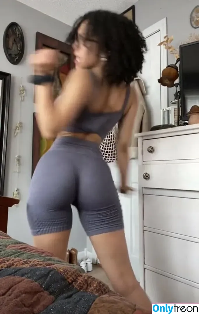 Aaliyeezy nude photo #0048 (theallierae)