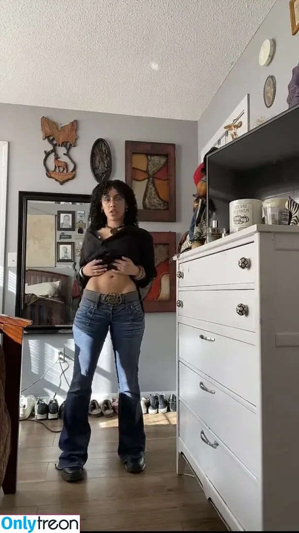 Aaliyeezy nude photo #0064 (theallierae)