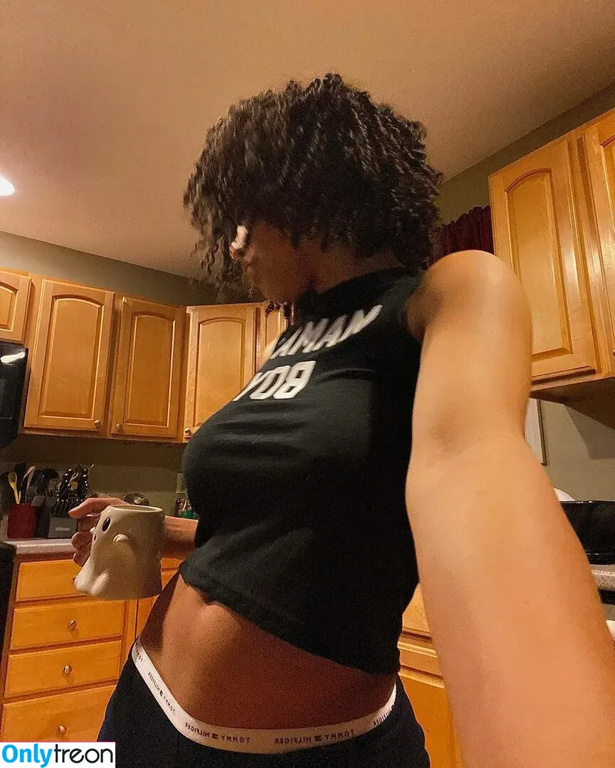 Aaliyeezy nude photo #0068 (theallierae)