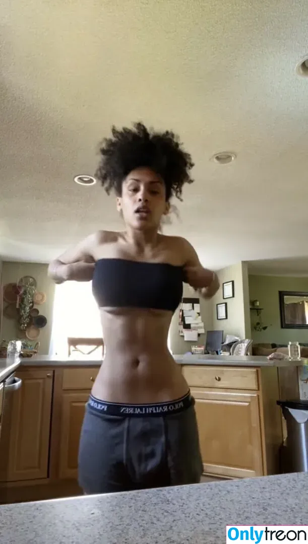 Aaliyeezy nude photo #0071 (theallierae)