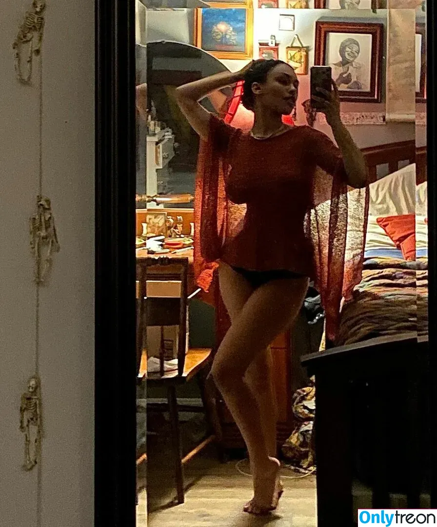 Aaliyeezy nude photo #0112 (theallierae)
