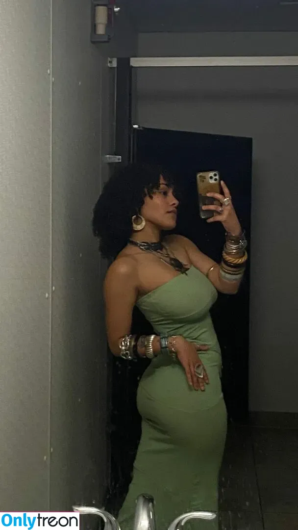Aaliyeezy nude photo #0205 (theallierae)