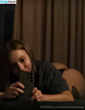 aariianaaaaaa / aariianaaaaa nude photo #0027