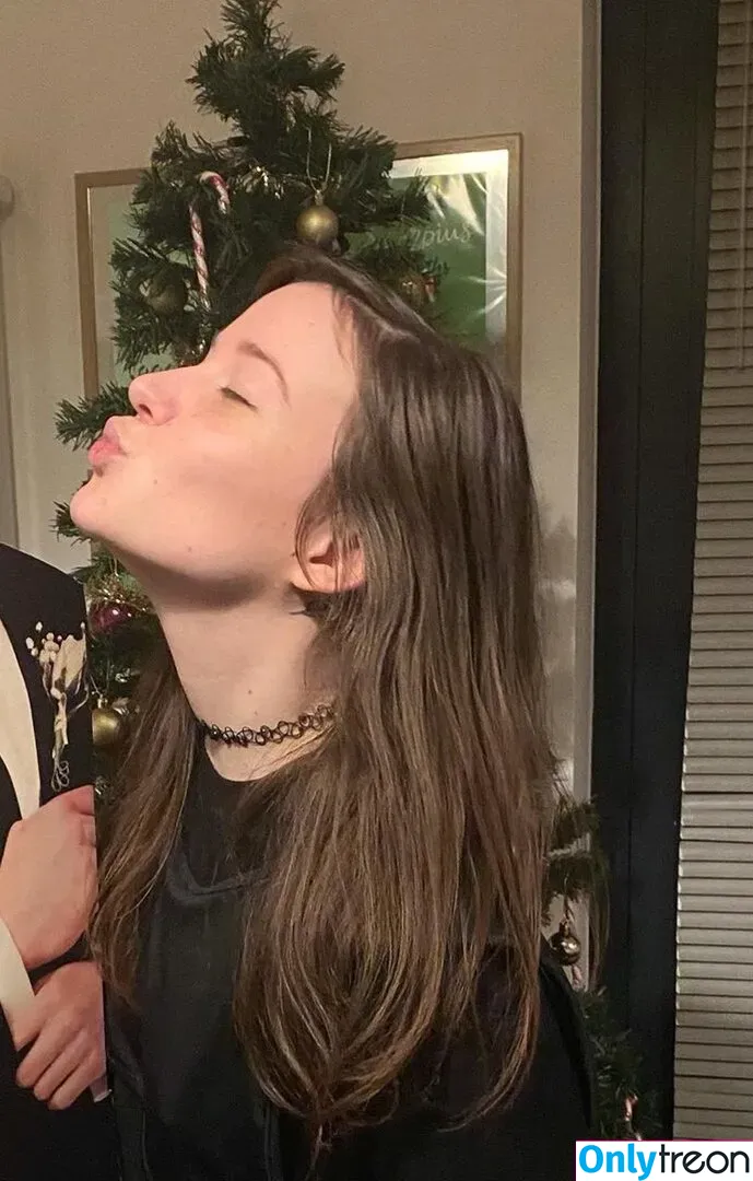 Aayley nude photo #0132 (French streamer)