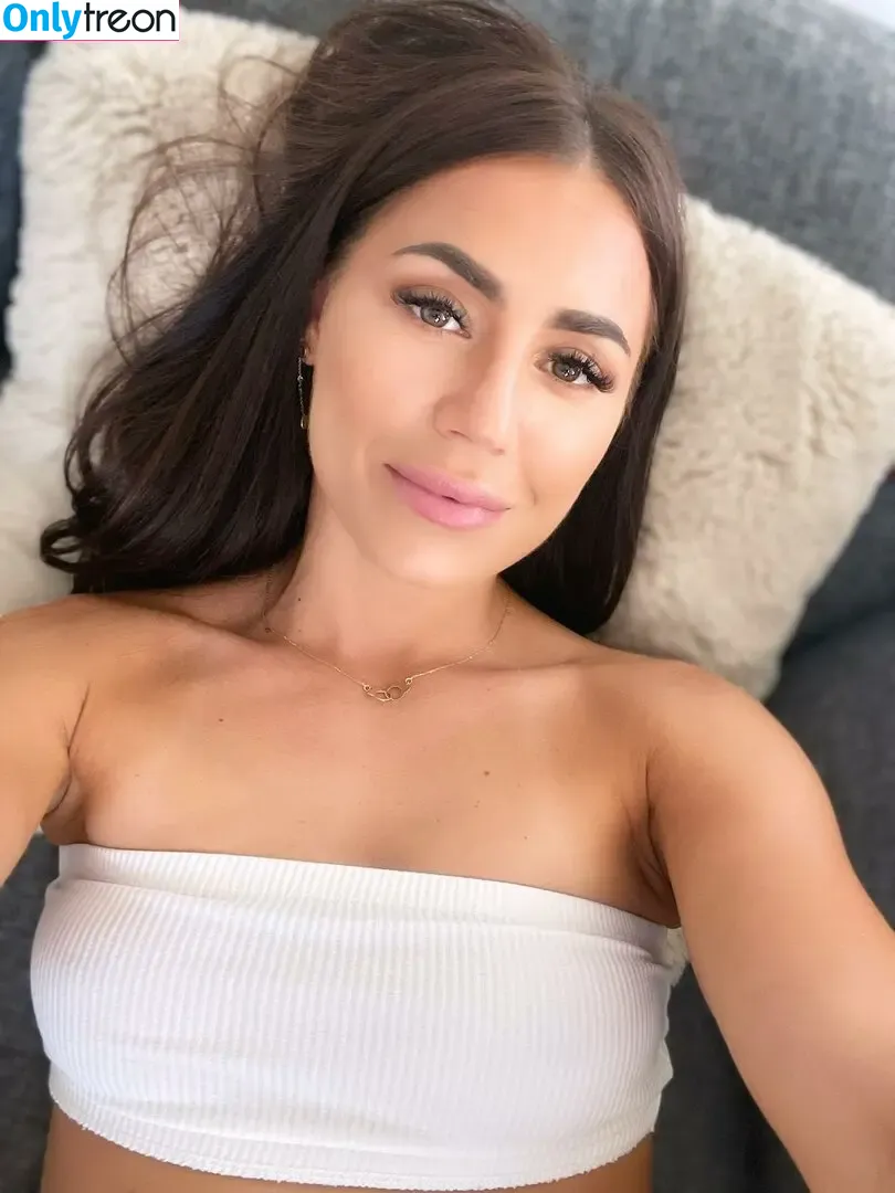 abbela_white nude photo #0001 (abigailwhhitee)
