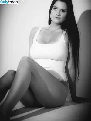 Abby Wignall / abby.wiggy nude photo #0042