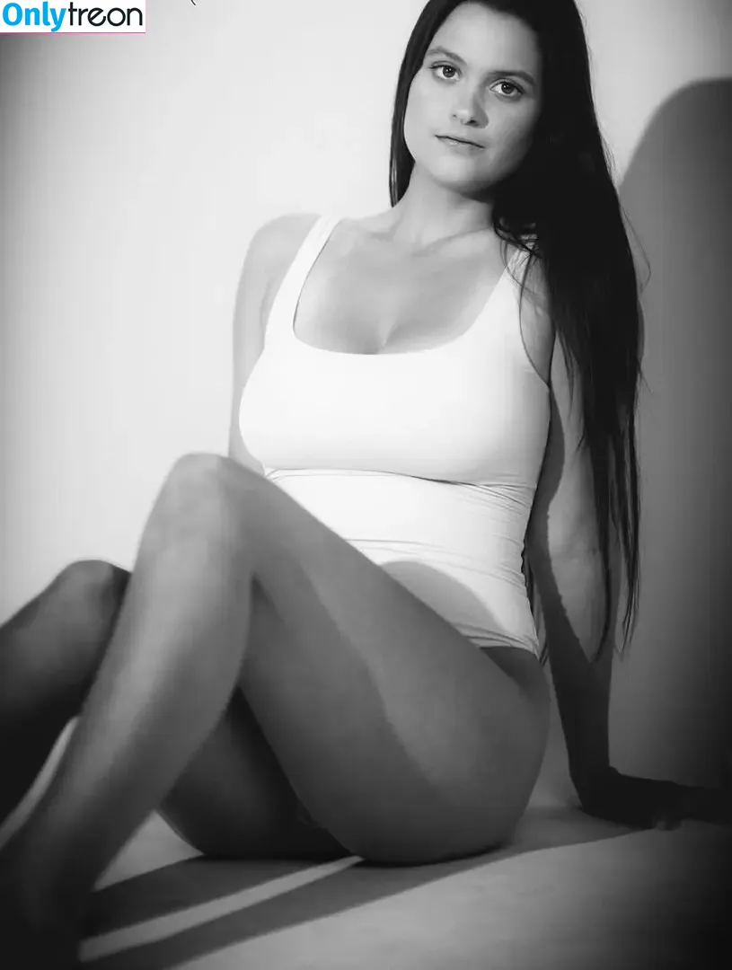 Abby Wignall nude photo #0042 (abby.wiggy)