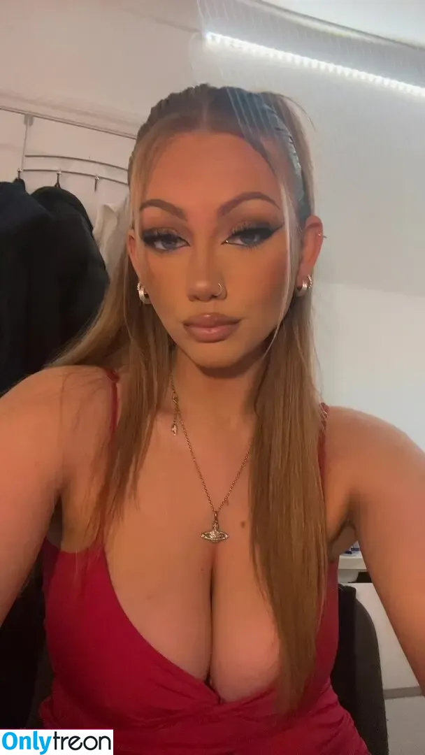 Abi Greasley nude photo #0266 (abi.greasley / abibamfordxx / abigreasley)
