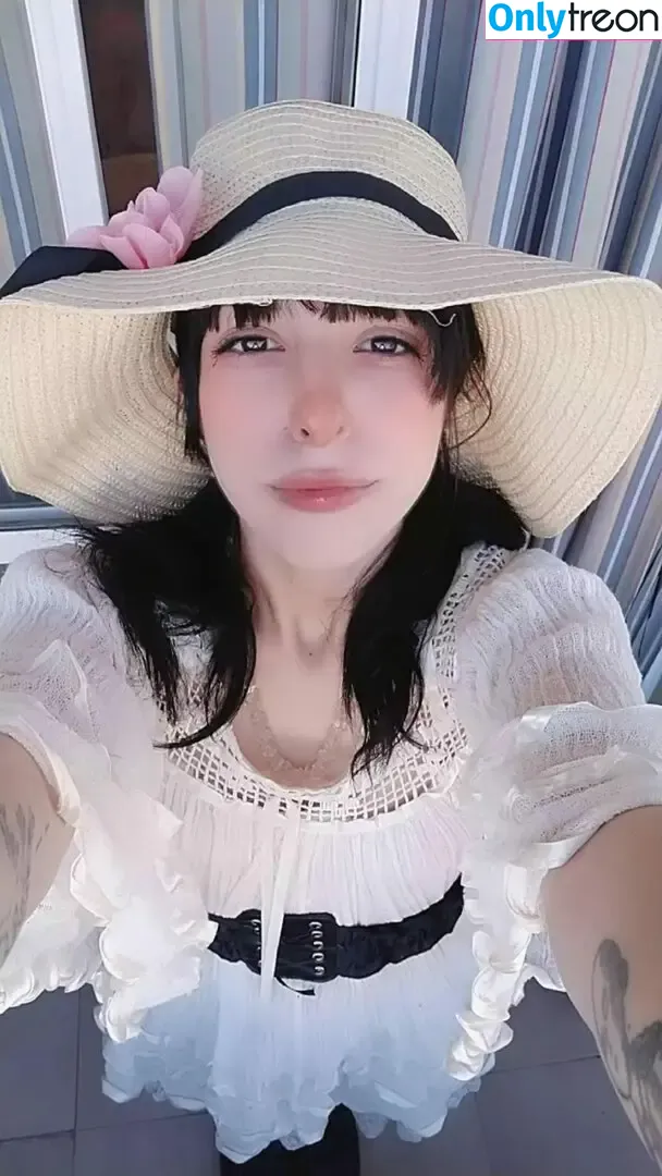Aboutsoffy nude photo #0112 (4boutsoffy / alexscared / hellwh0r3)