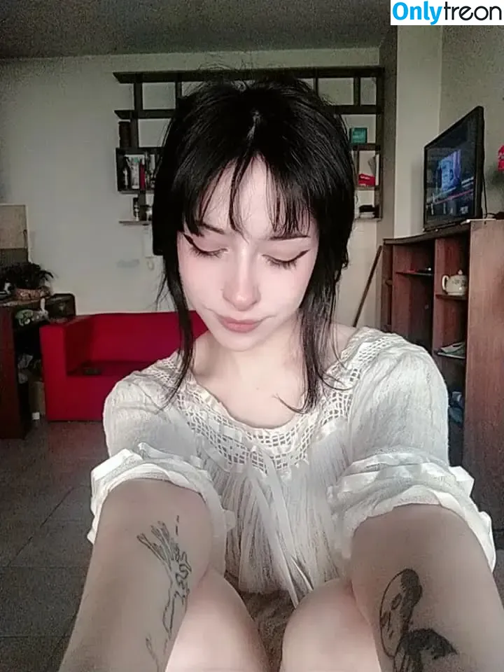 Aboutsoffy nude photo #0113 (4boutsoffy / alexscared / hellwh0r3)