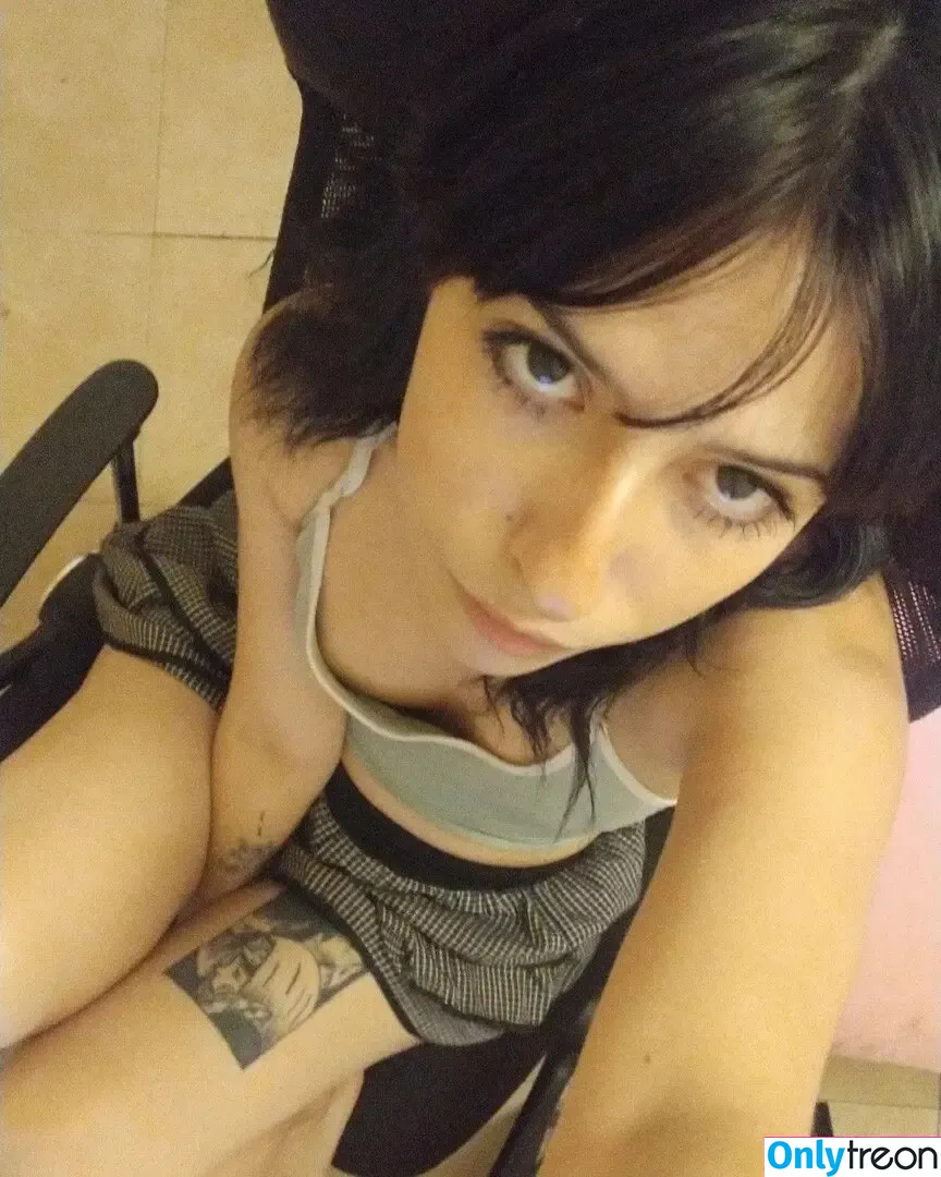 Aboutsoffy nude photo #0121 (4boutsoffy / alexscared / hellwh0r3)