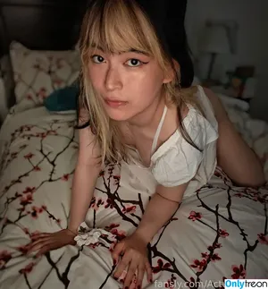 ActuallyApril / ItsActuallyApril / oh_itsjustapril nude photo #0012