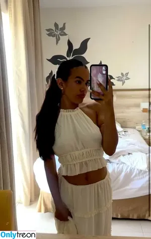 Adelaine Morin / adelainemorin nude photo #0012