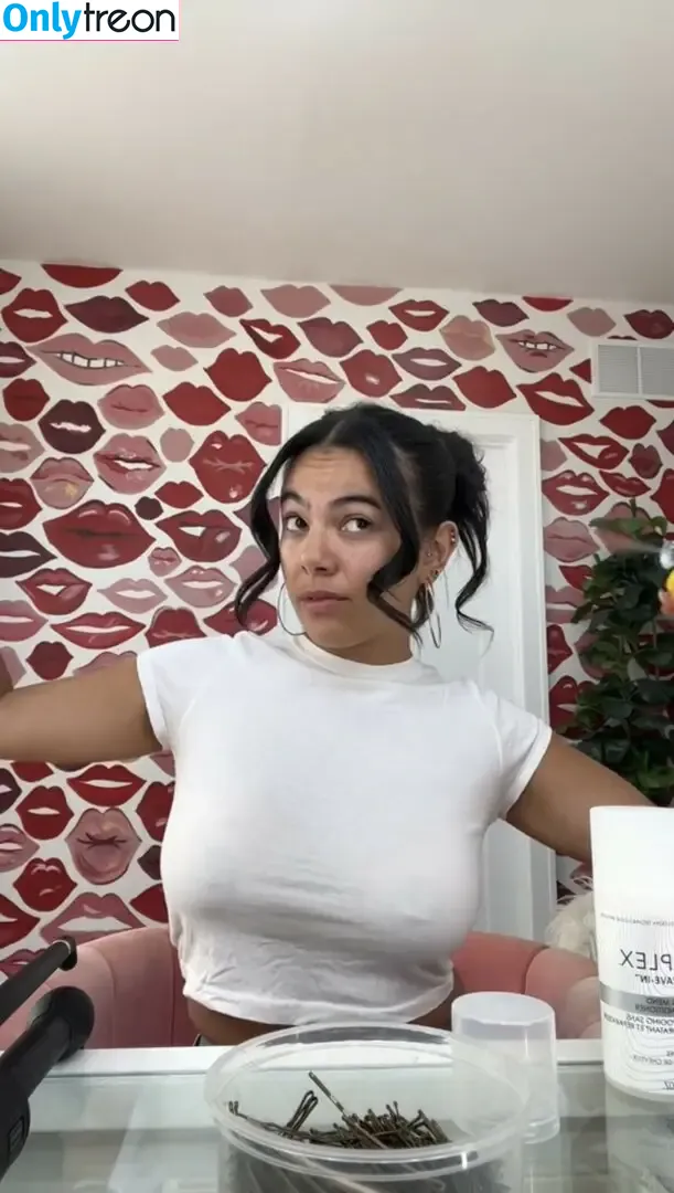 Adelaine Morin nude photo #0001 (adelainemorin)