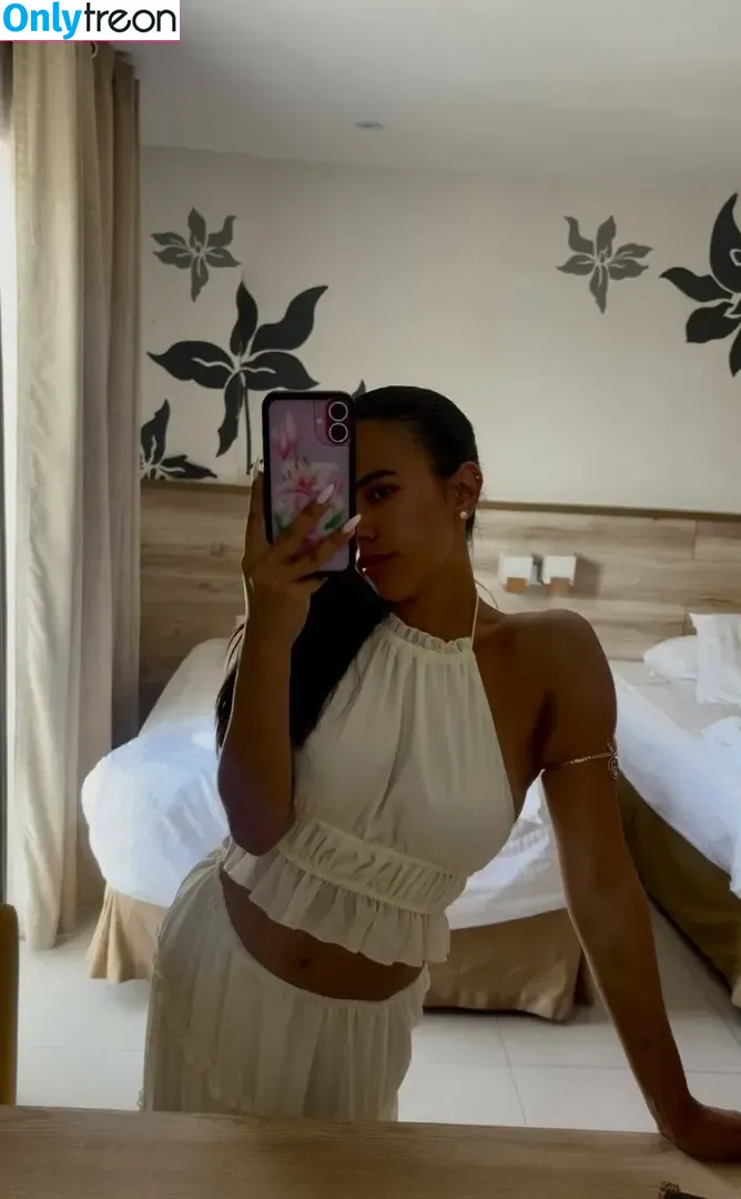 Adelaine Morin nude photo #0013 (adelainemorin)