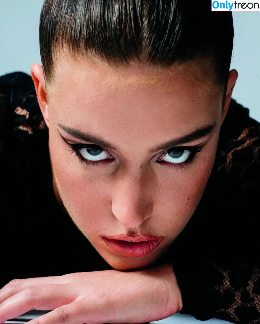 Adele Exarchopoulos nude photo #0064 (adeleexarchopoulos)