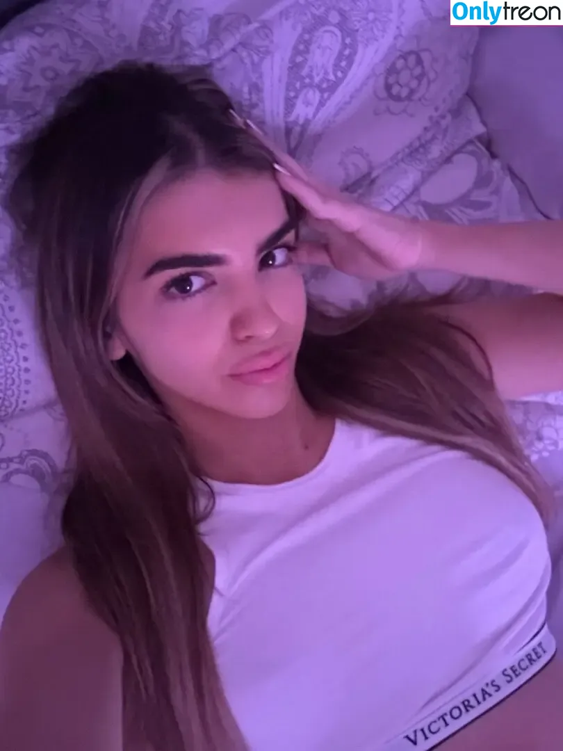 Adelinacutiee nude photo #0003 (Adelinacutiee)
