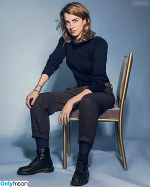 Adèle Haenel / adelehaenel nude photo #0005