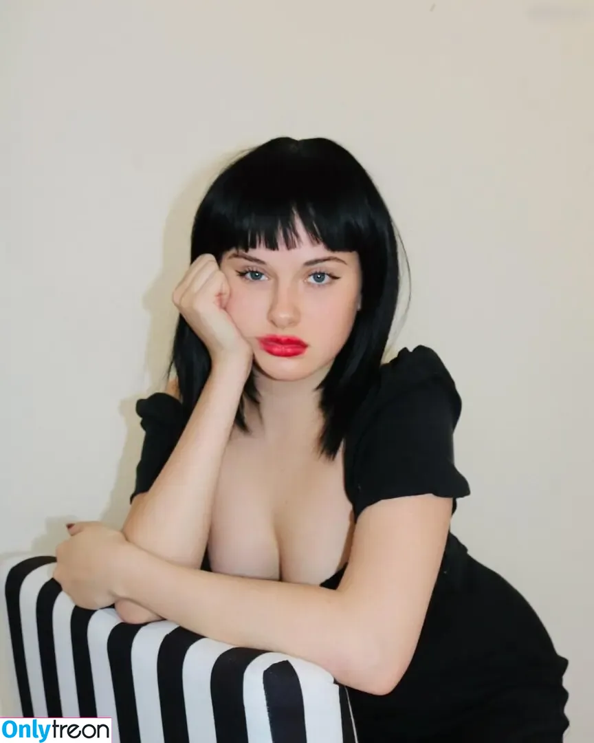 Adriana Burova nude photo #0012 (adiisworld)