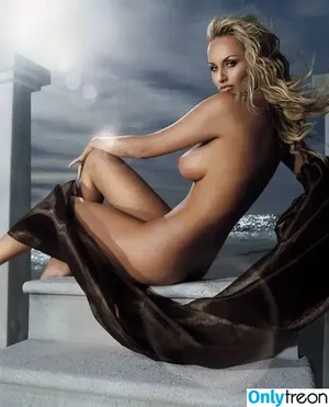 Adriana Karembeu / adrianakarembeusklenarikova nude photo #0006