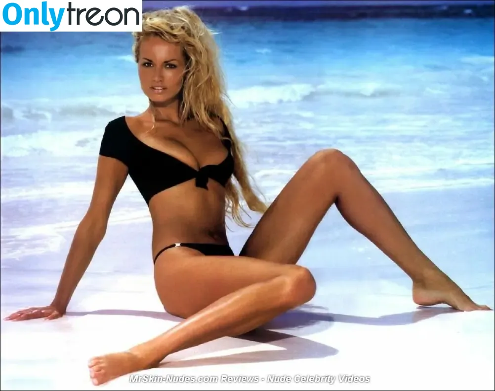 Adriana Karembeu nude photo #0079 (adrianakarembeusklenarikova)