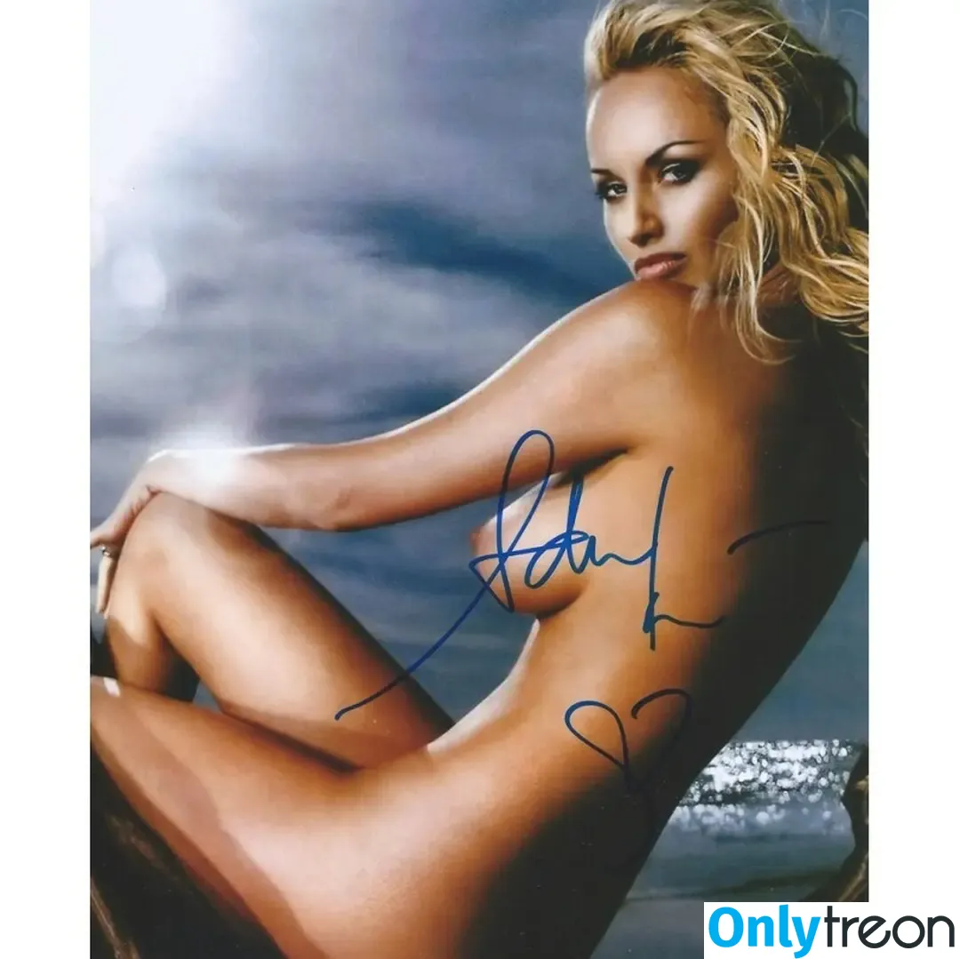 Adriana Karembeu nude photo #0092 (adrianakarembeusklenarikova)