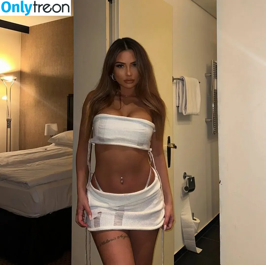 Adriana Martino nude photo #0008 (adriana__martinoo1998 / adrianamartino)