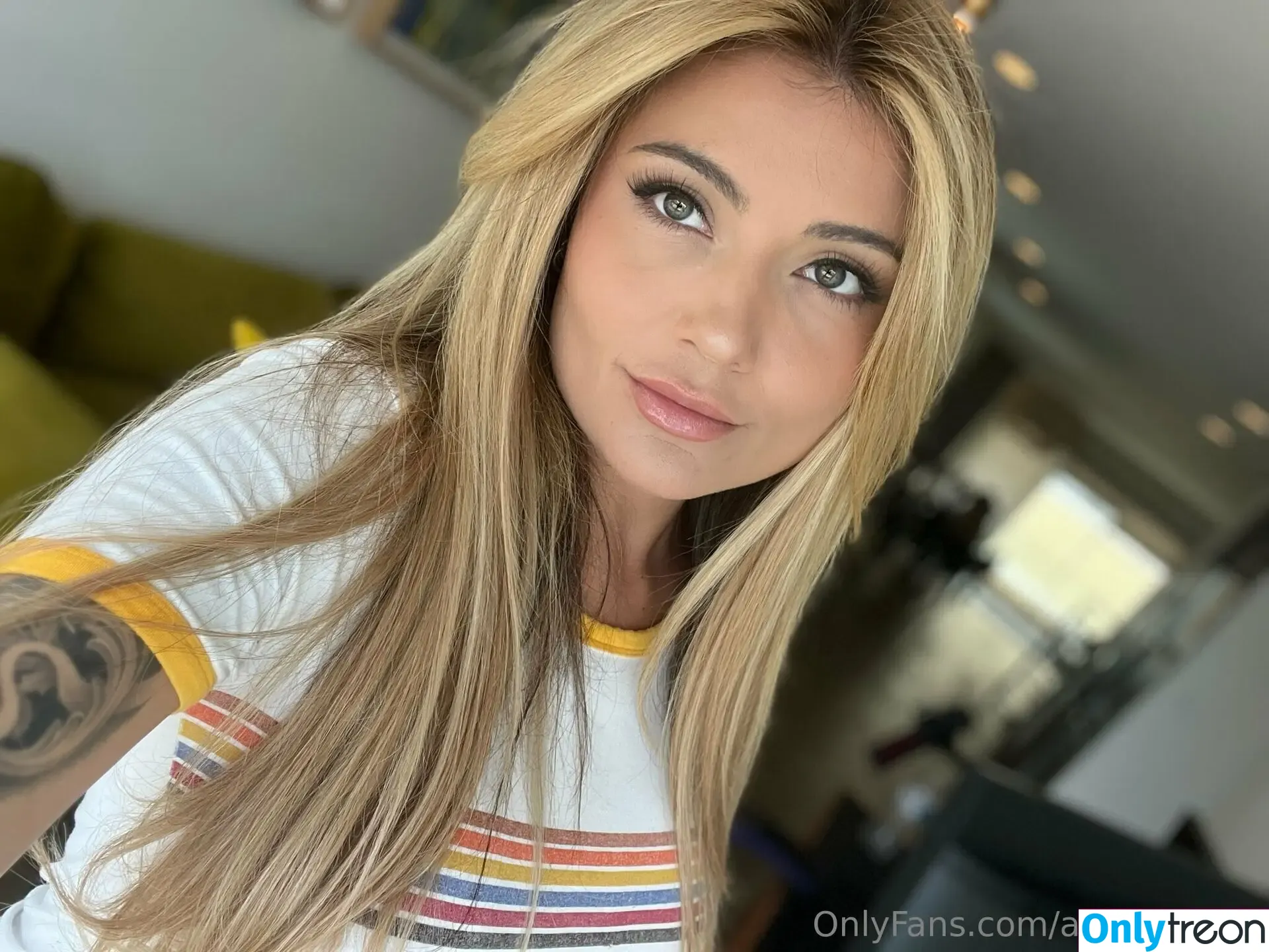 adriaraexxx nude photo #0101 (adriarae)