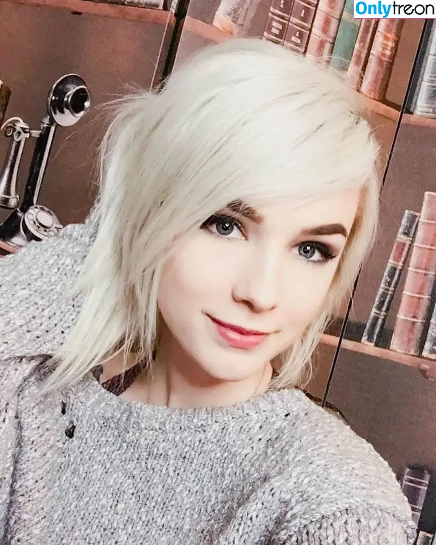 aelois nude photo #0006 (aleyuh)