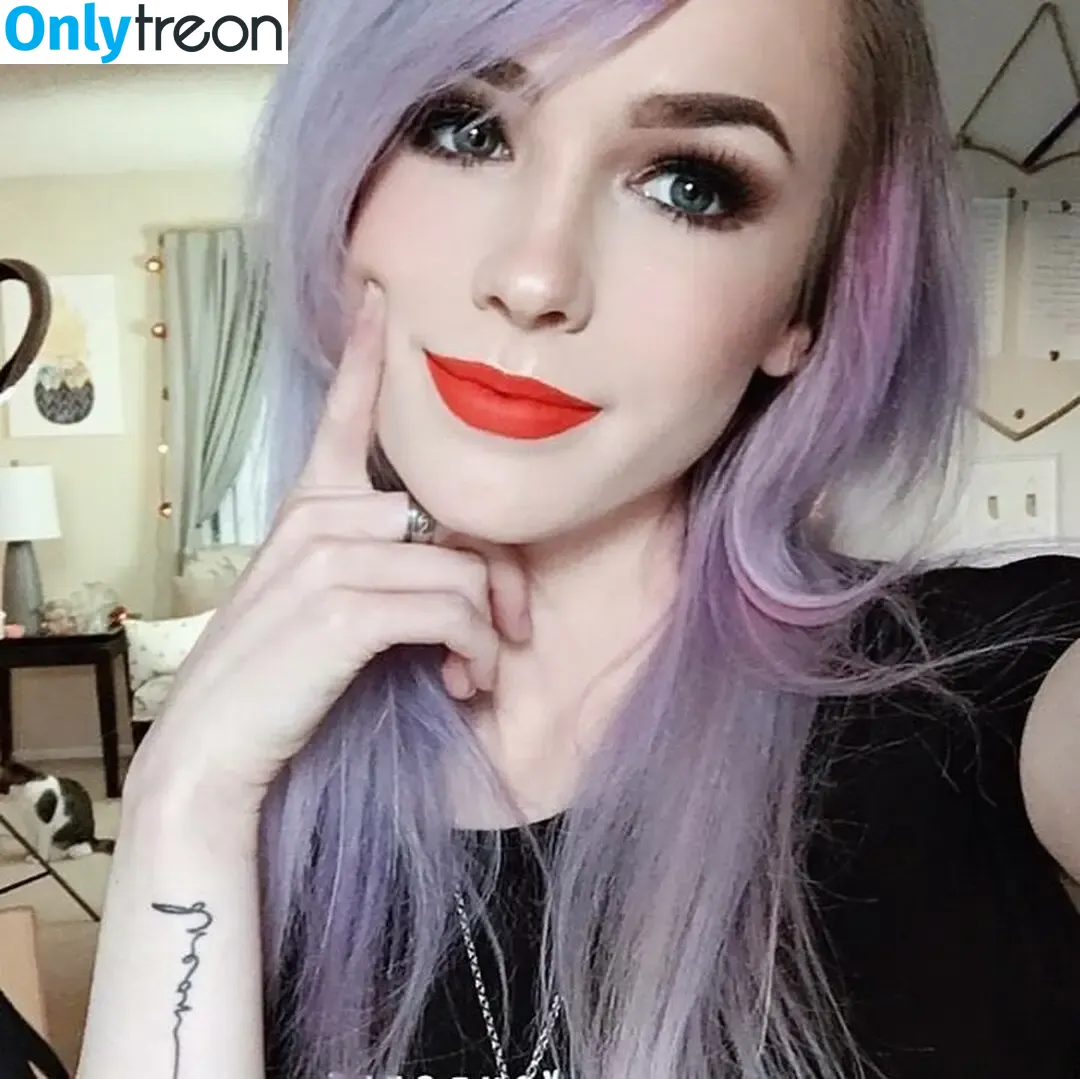 aelois nude photo #0012 (aleyuh)