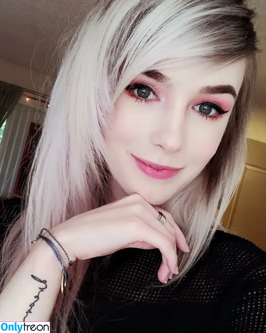 aelois nude photo #0021 (aleyuh)