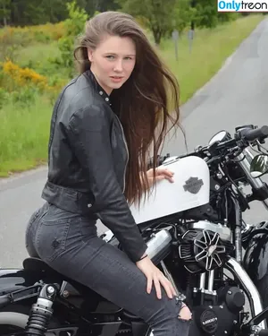 Affe auf Bike / affe_auf_bike nude photo #0039